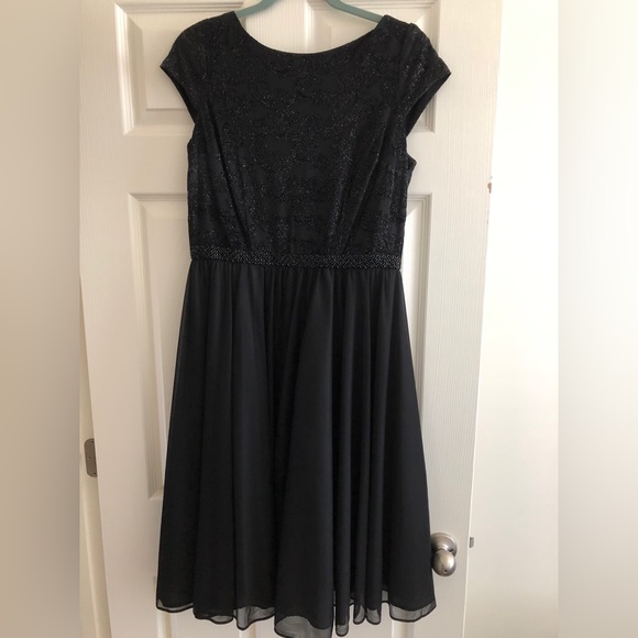Dresses & Skirts - Black cocktail / wedding guest dress